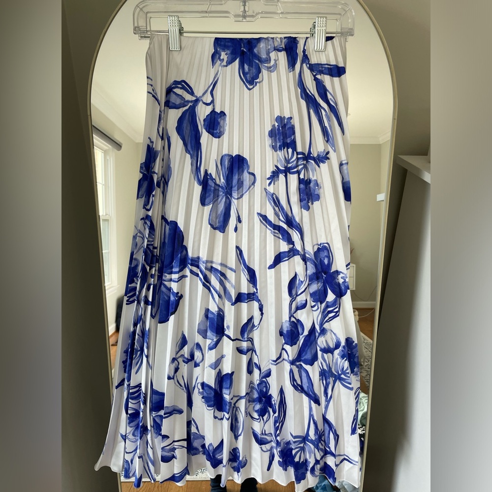 Zara floral print pleated skirt - wear this everywhere! Tags intact, never worn.